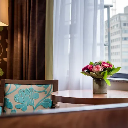 Mercure Centre Hotel 4*