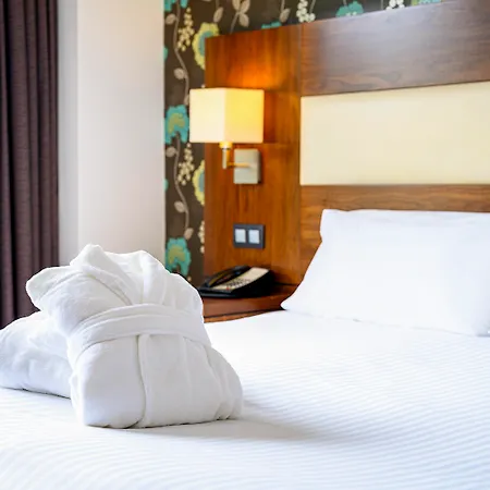 Mercure Centre Hotel 4*