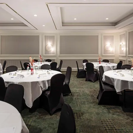 Mercure Centre Hotel 4*